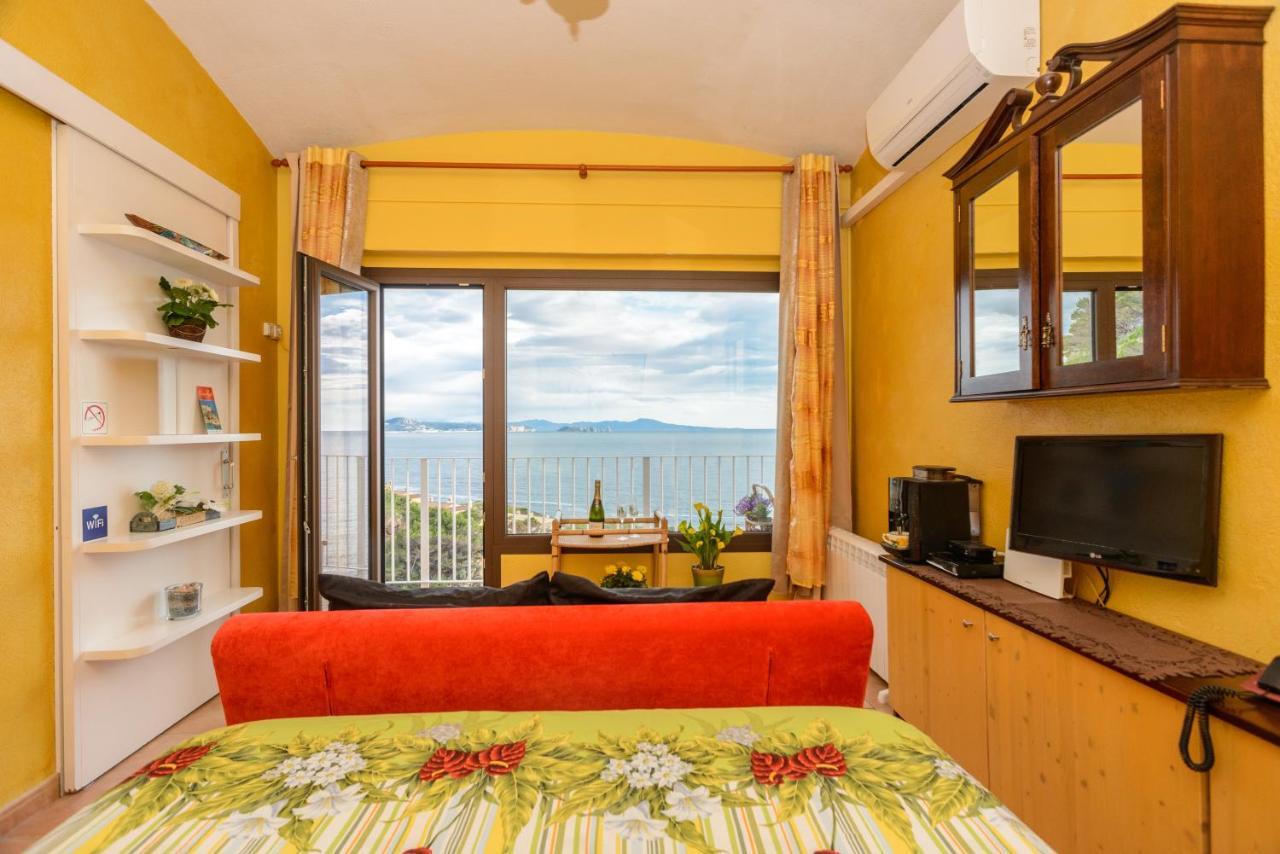 Capsasalbegur74 Terraza Sobre Mar Piscina Del Mar Apartment Екстериор снимка