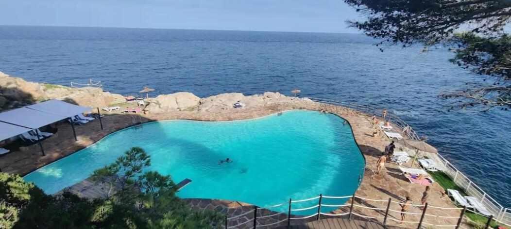 Capsasalbegur74 Terraza Sobre Mar Piscina Del Mar Apartment Екстериор снимка