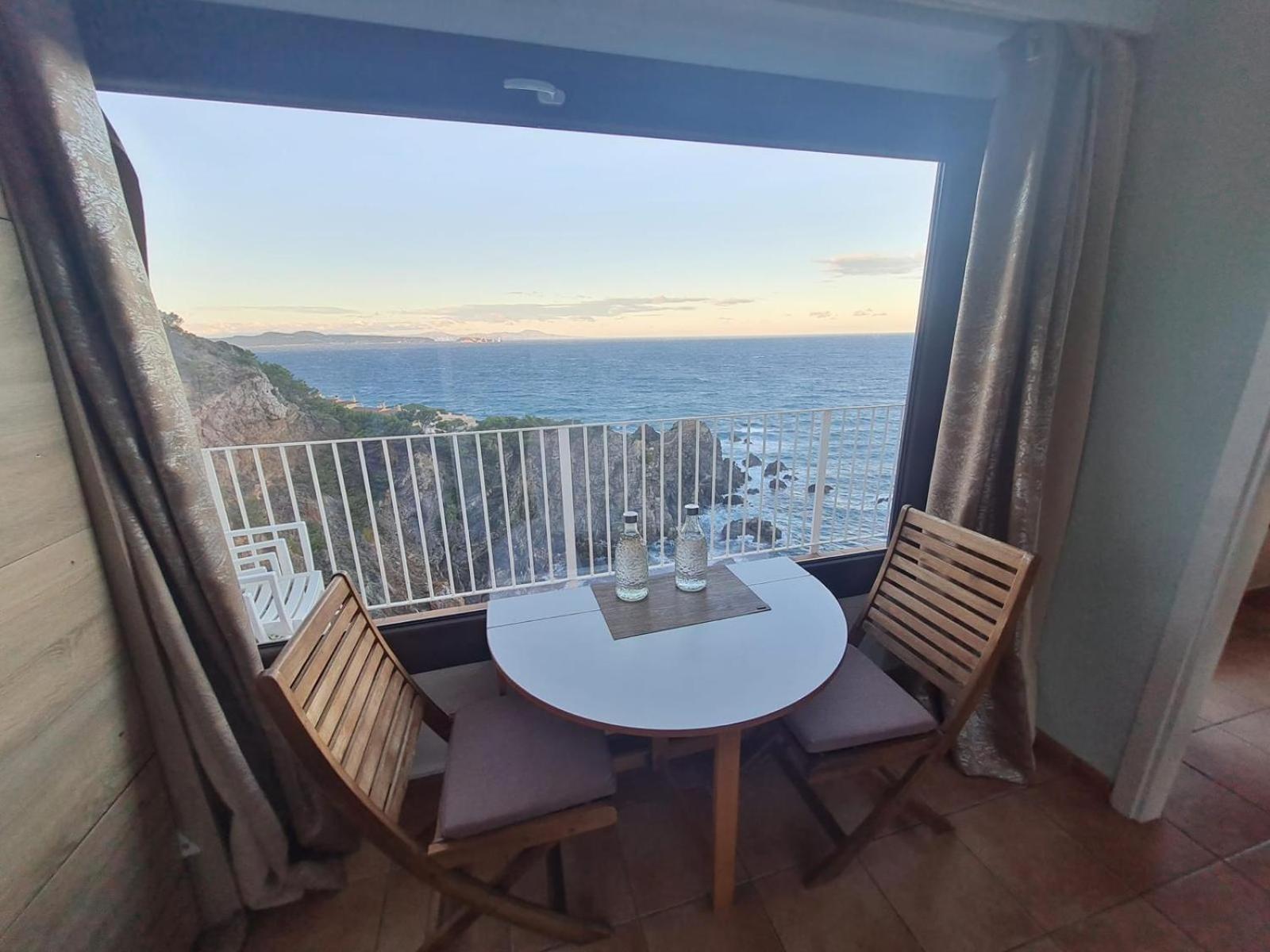 Capsasalbegur74 Terraza Sobre Mar Piscina Del Mar Apartment Екстериор снимка